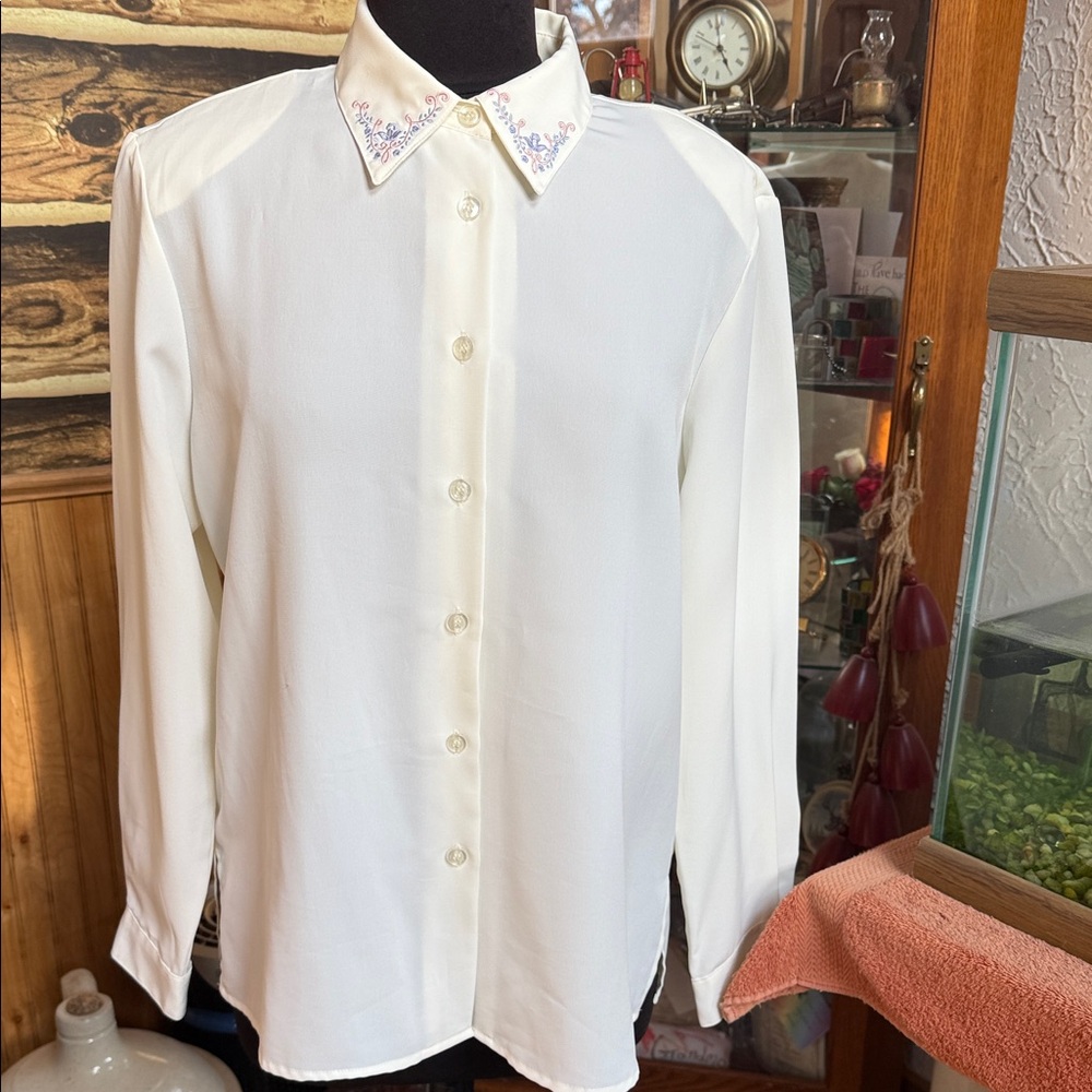 Susan Bristol White Blouse with Embroidered Collar